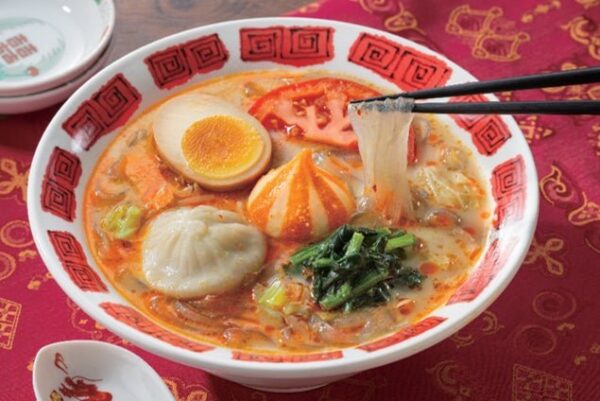紅白点心の麻辣湯（小籠包入り）