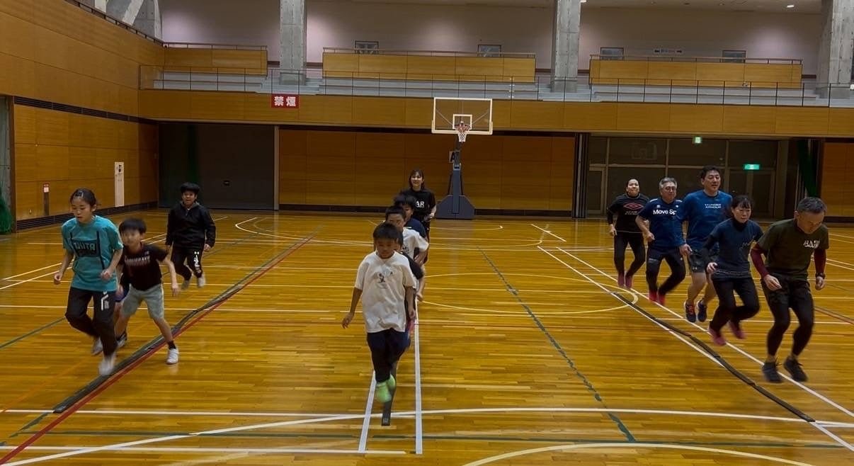 OGASAKA スキーヤーズサポートキャラバン2026 屋内リズムトレーニングの様子