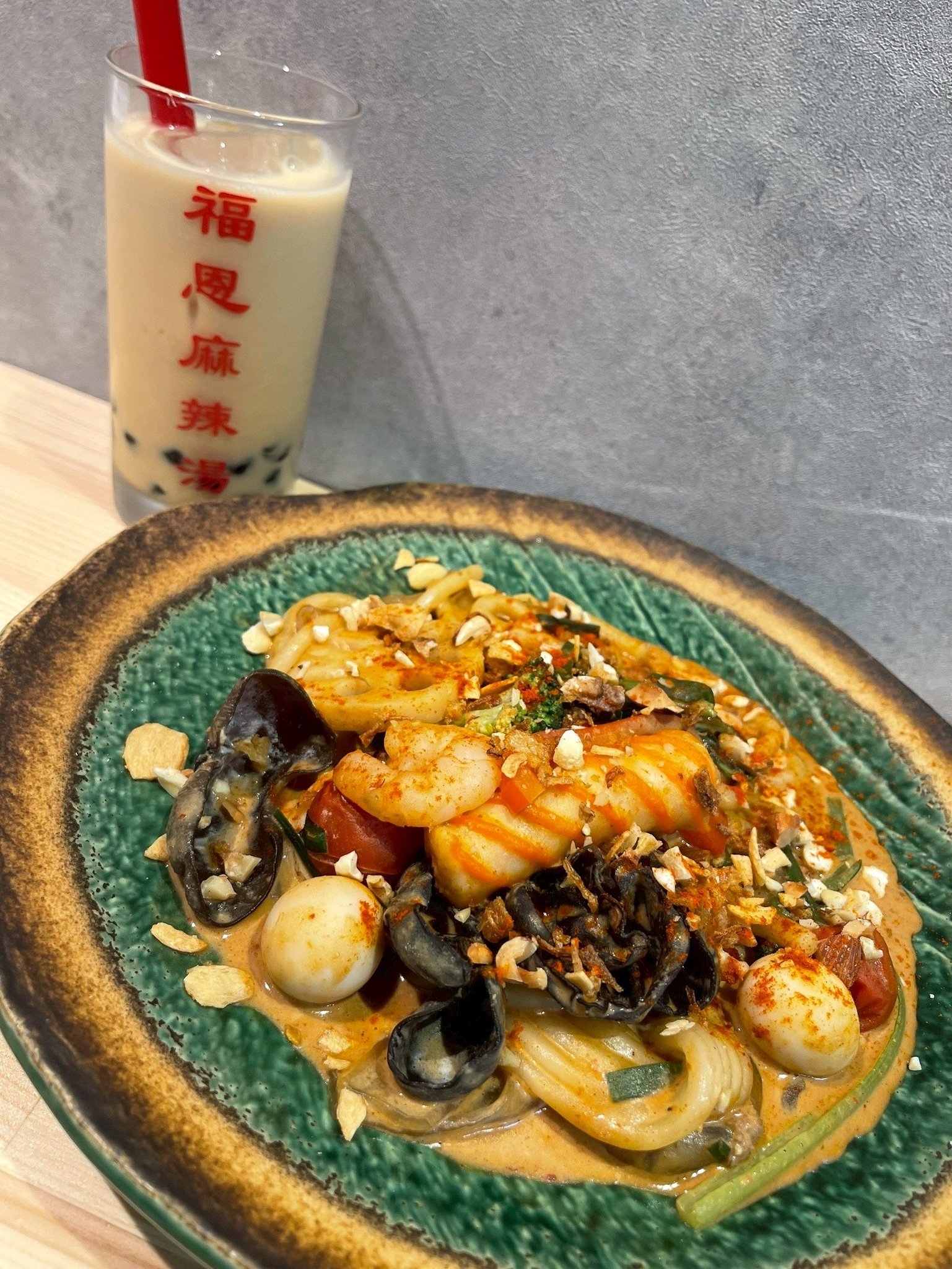福恩麻辣湯 汁なし麻辣湯とドリンク