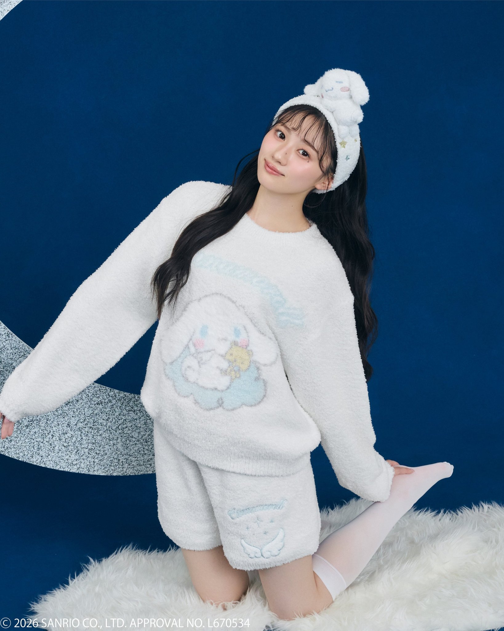 シナモロール柄ニットプルオーバーとニットショートパンツ