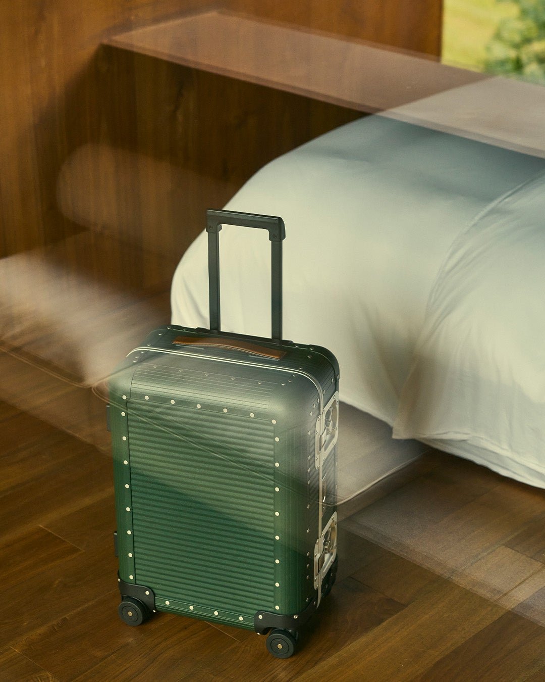 時を重ねることで生まれる旅の情景 / BANK Spinner55M ¥332,200(税込)