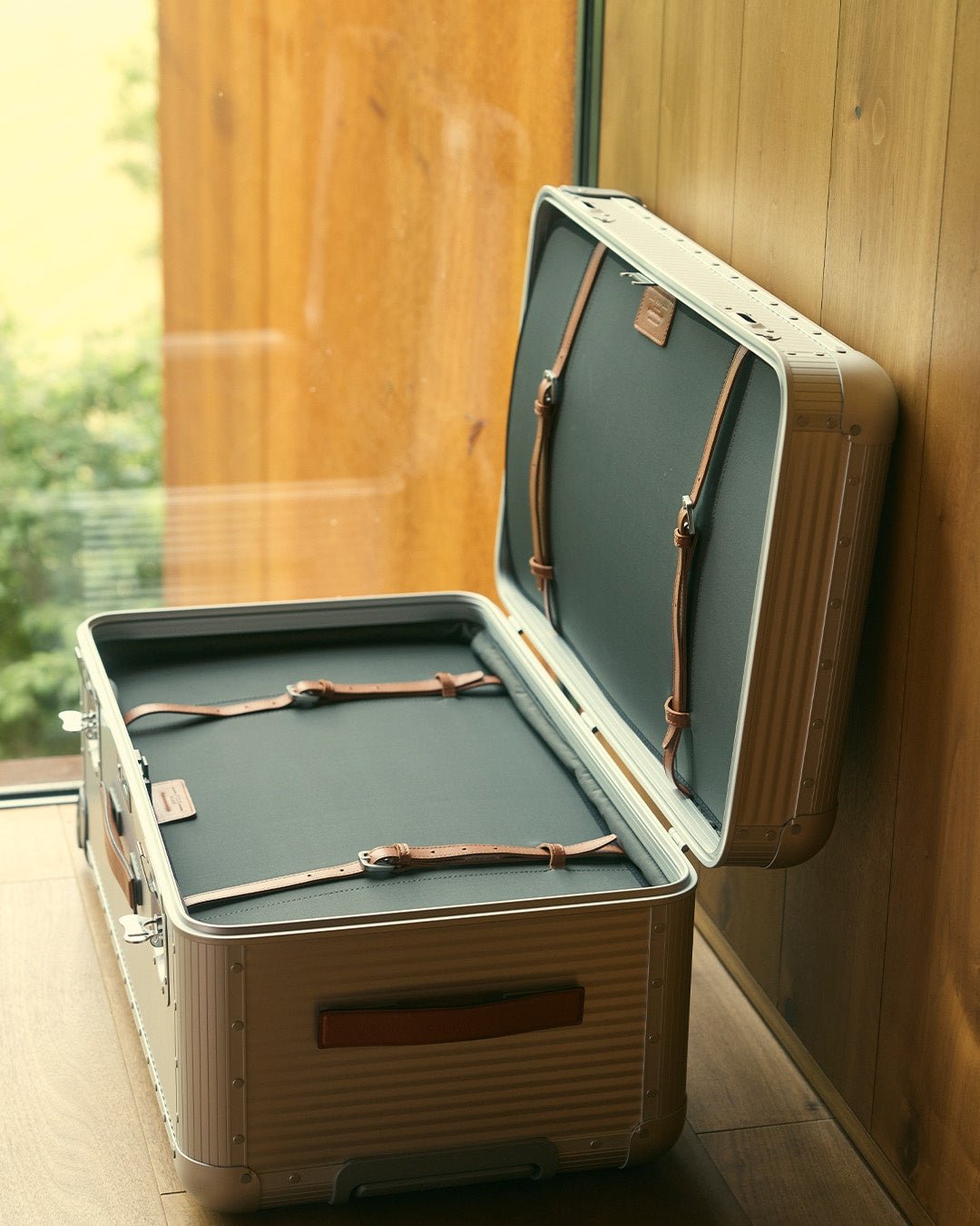 時を重ねることで生まれる旅の情景 / BANK TRUNK ON WHEELS ¥413,600(税込)