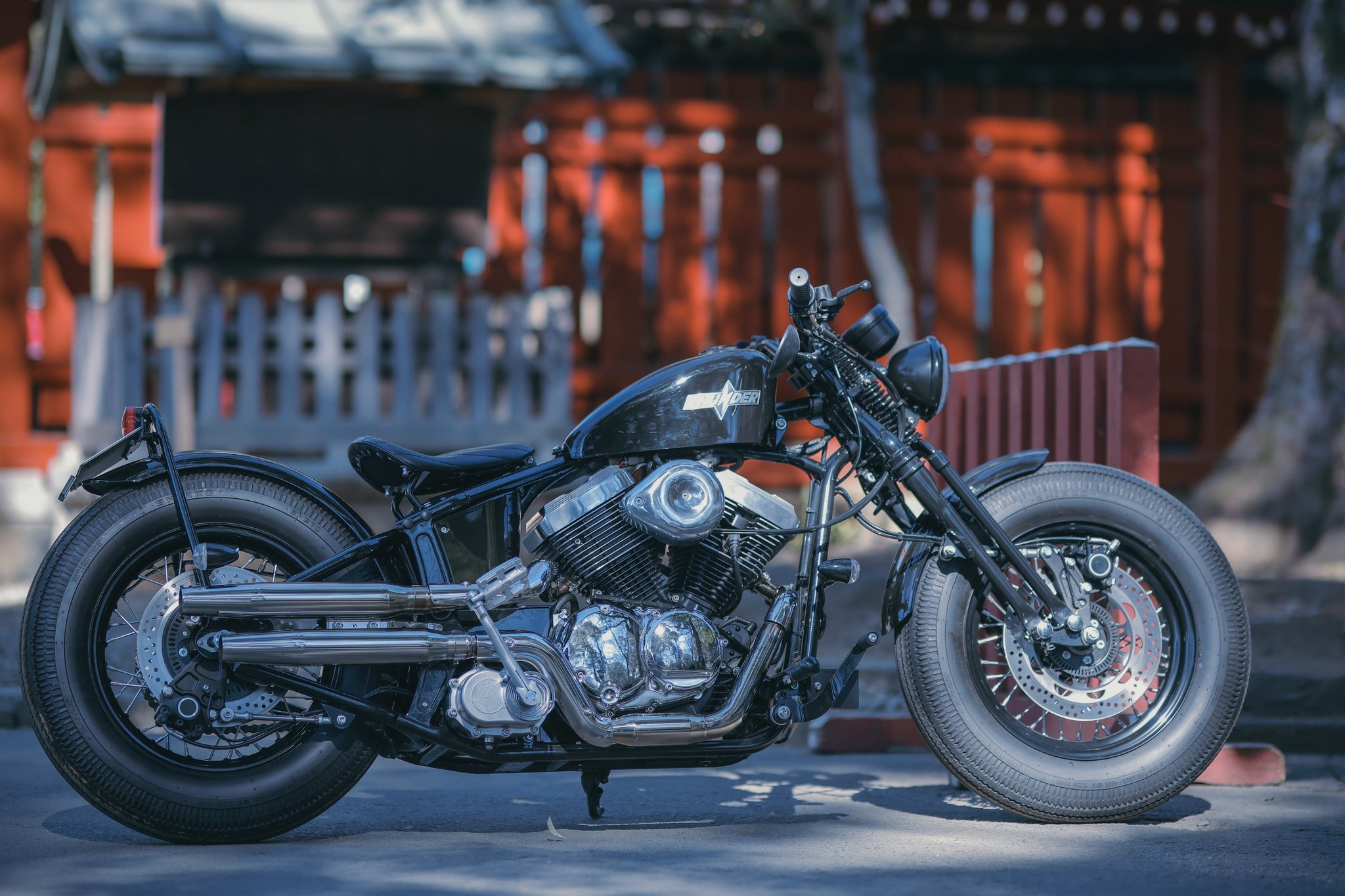展示されるSoftail Thunder LS250-Sのベース車両