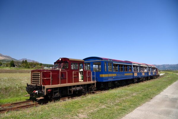 運転操縦体験を行うトロッコ列車ゆうすげ号DB16機関車
