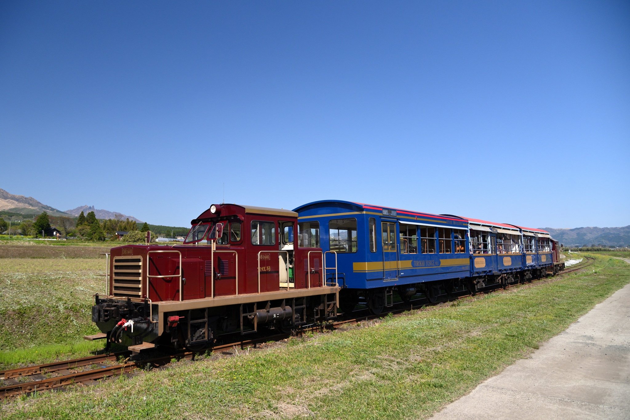 運転操縦体験を行うトロッコ列車ゆうすげ号DB16機関車