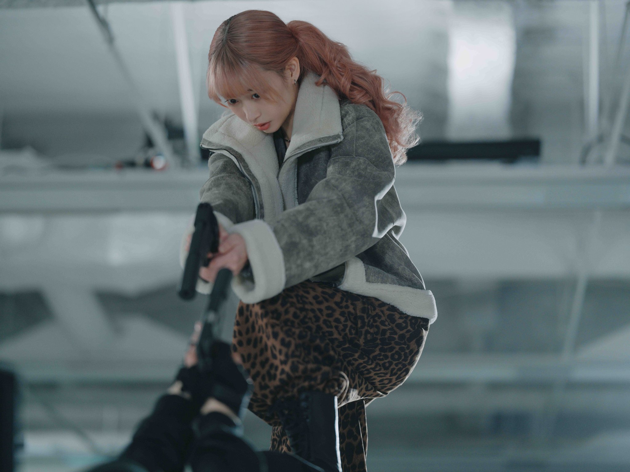 「アド」役の森川葵さんのアクションメイキング写真