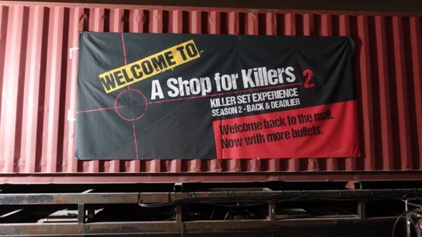 撮影セットの看板「A Shop for Killers 2」