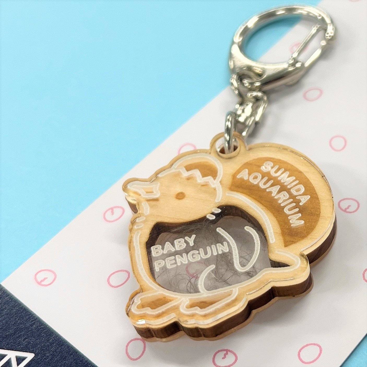 「BABY PENGUIN ふわふわの綿羽キーホルダー」