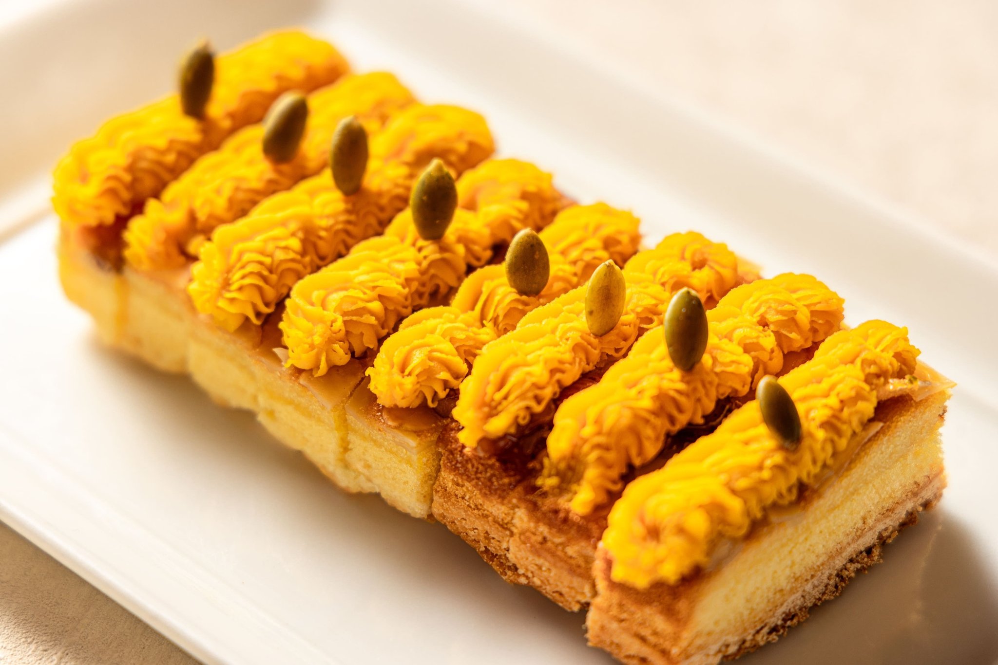 かぼちゃの種を飾ったかぼちゃのタルト