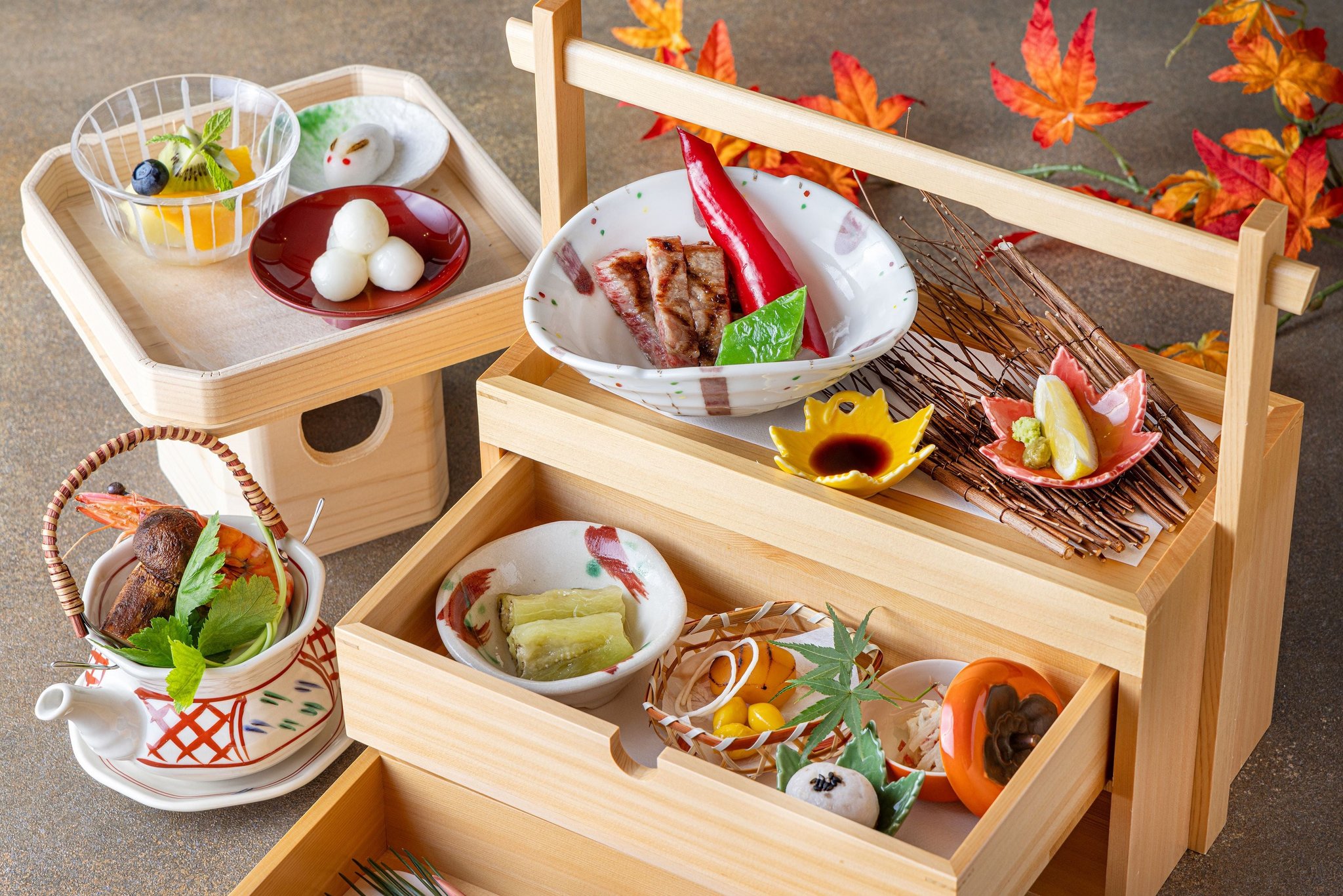 「お月見会席」のうさぎ饅頭とお月見白玉団子