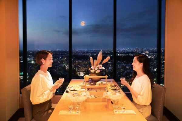 夜景と満月を望むお月見会席