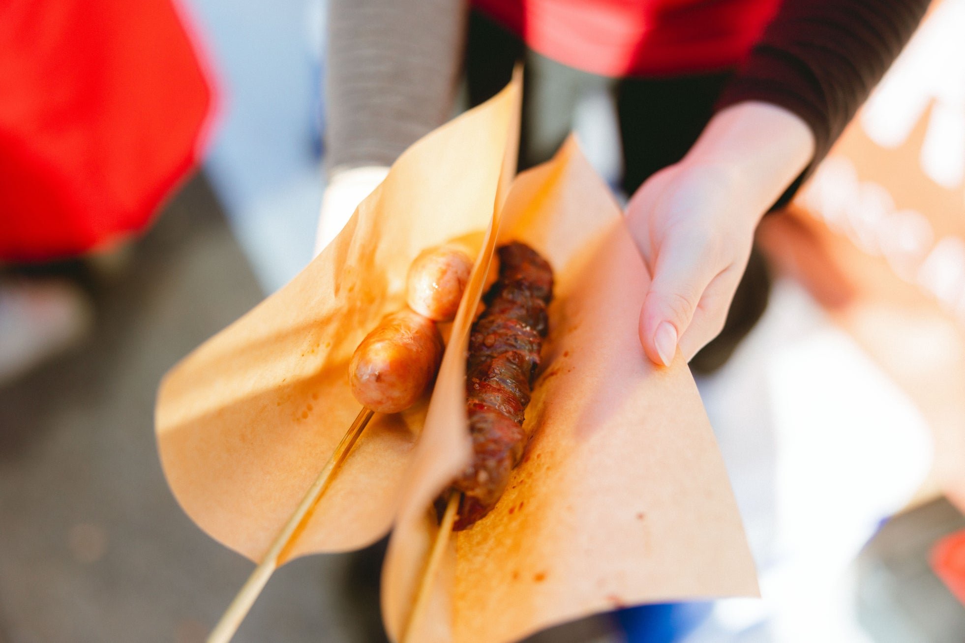 会場で提供される肉料理