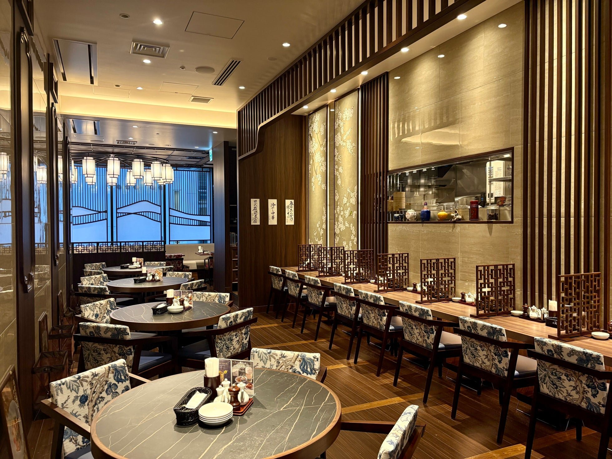 「香華園」店内席