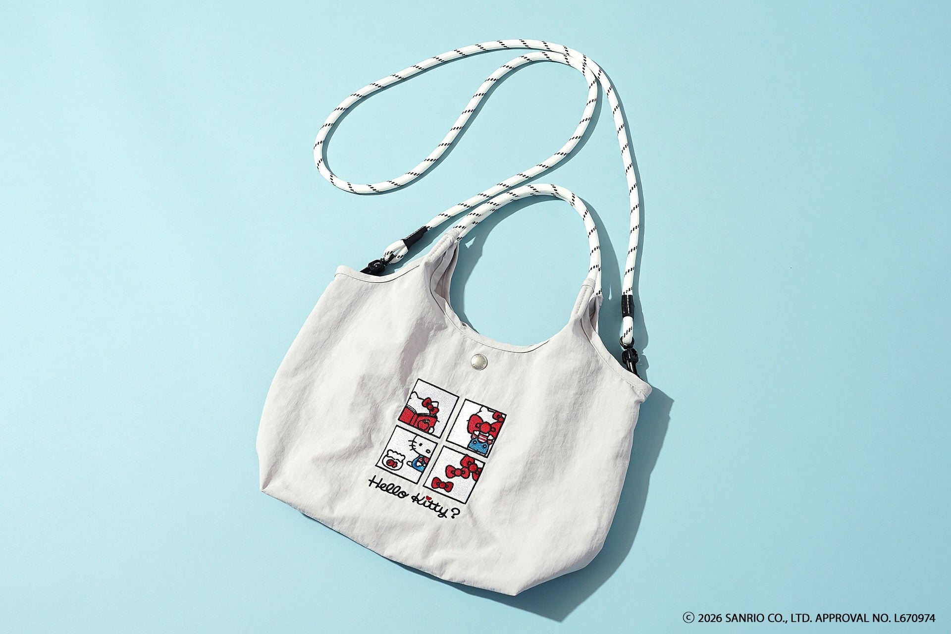 大好評につき再入荷！【ハローキティ】の愛らしさを繊細な刺繍で上品に表現した、大人のための2WAYバッグ。約120gの軽やかな持ち心地と約4Lの収納力を備え、毎日のお出かけから旅先まで気軽に楽しめます。 by PR TIMES