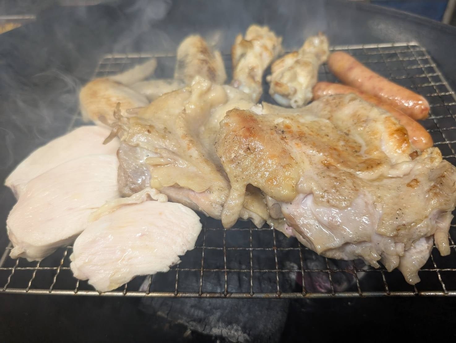 東京しゃも生産組合×五ノ神精肉店「炭焼き東京しゃもごちゃ盛り」