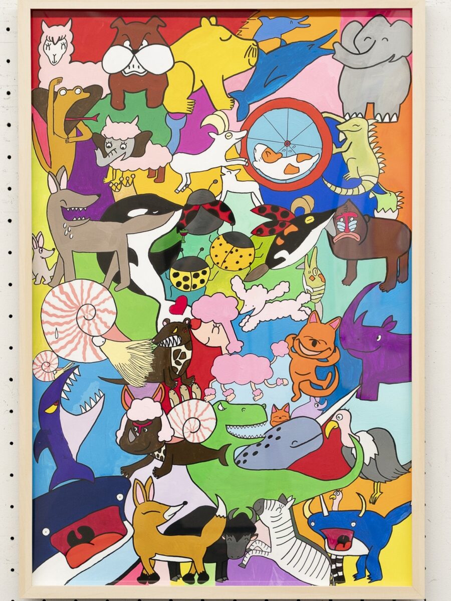多彩な動物を描いた展示作品