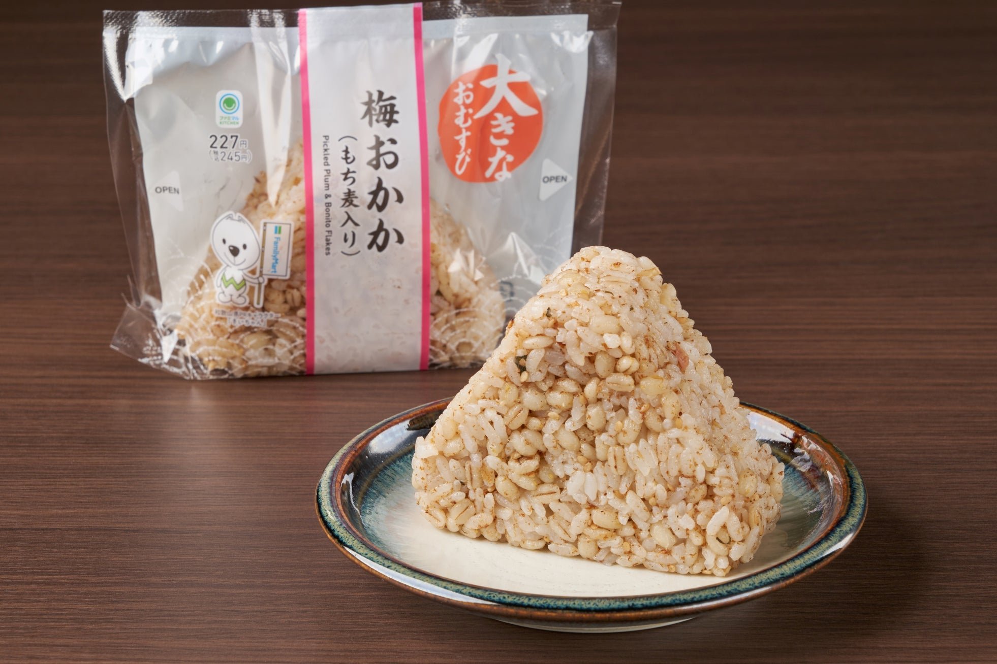 大きなおむすび 梅おかか（もち麦入り）