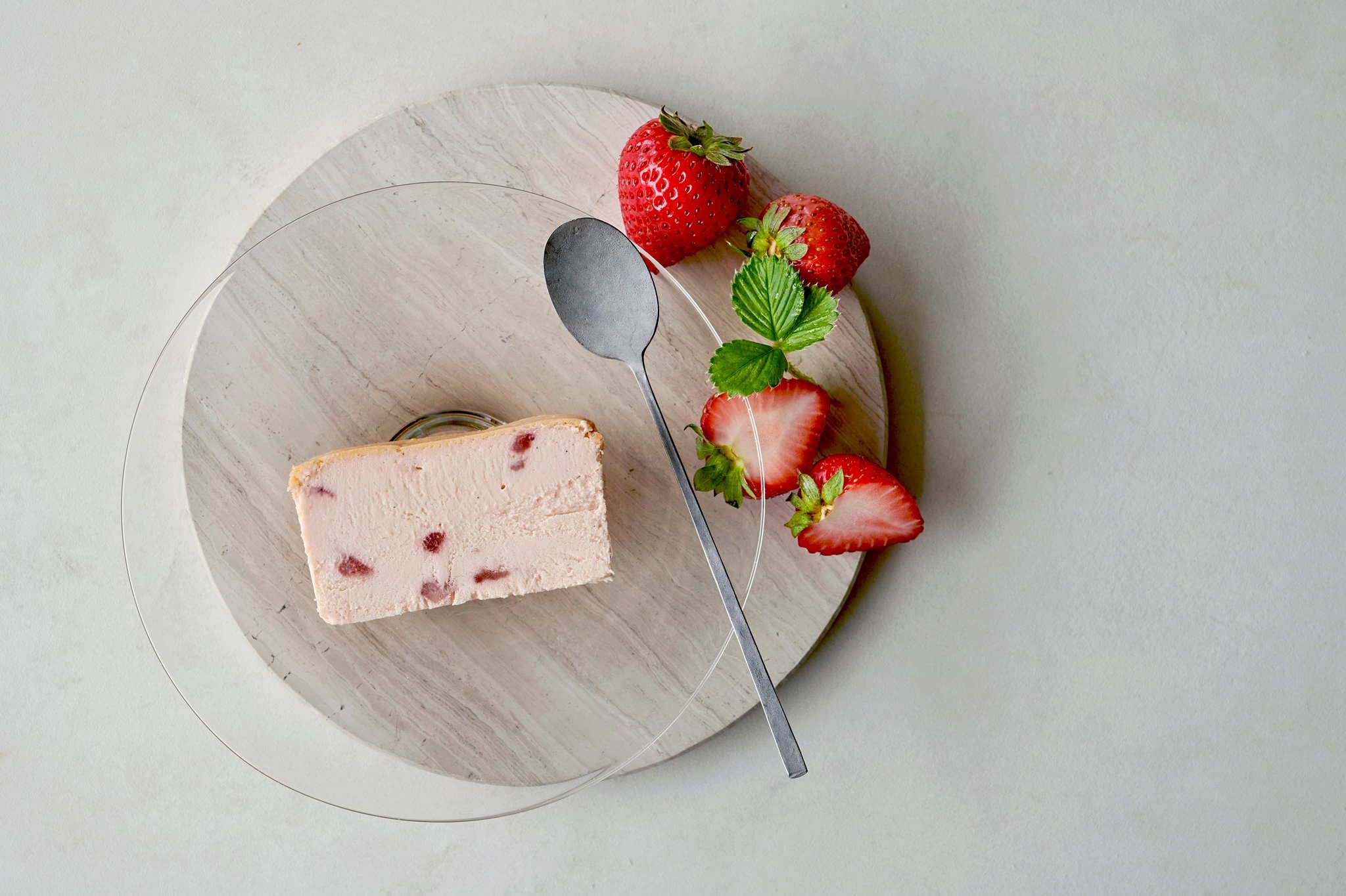 Mr. CHEESECAKE Strawberry（断面）