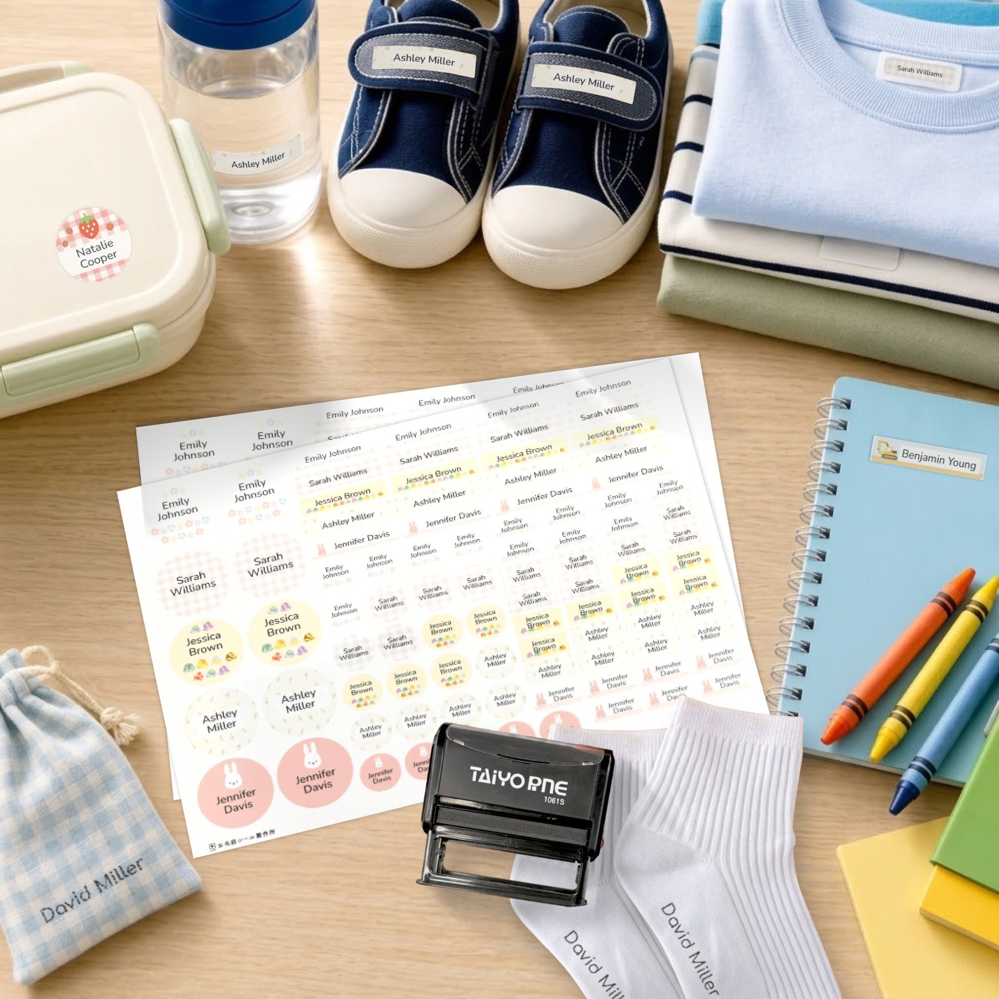 「Kawaii Labels」のシールとお名前スタンプ「Complete Set」