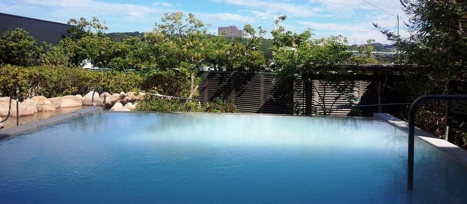 ジェームス山天然温泉 月の湯舟