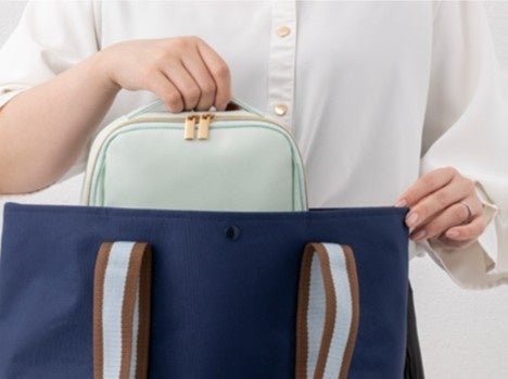 バッグに重ねた「ごきげん勉強ポーチ」