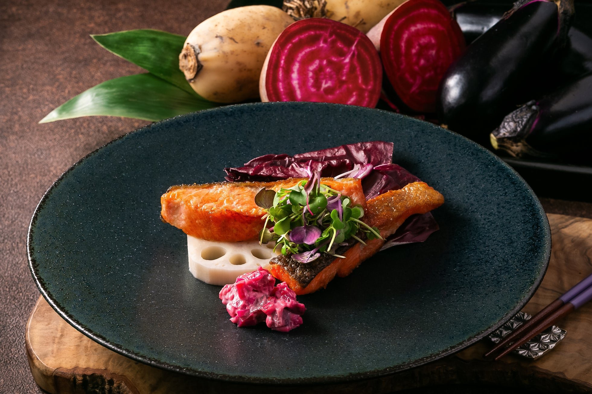 みらいサーモンのバター焼き ビーツソース添え