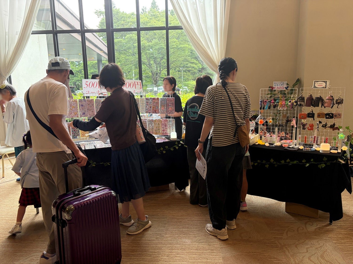 ハンドメイド品や地域の農産物に出会える、マルシェ・朝市
