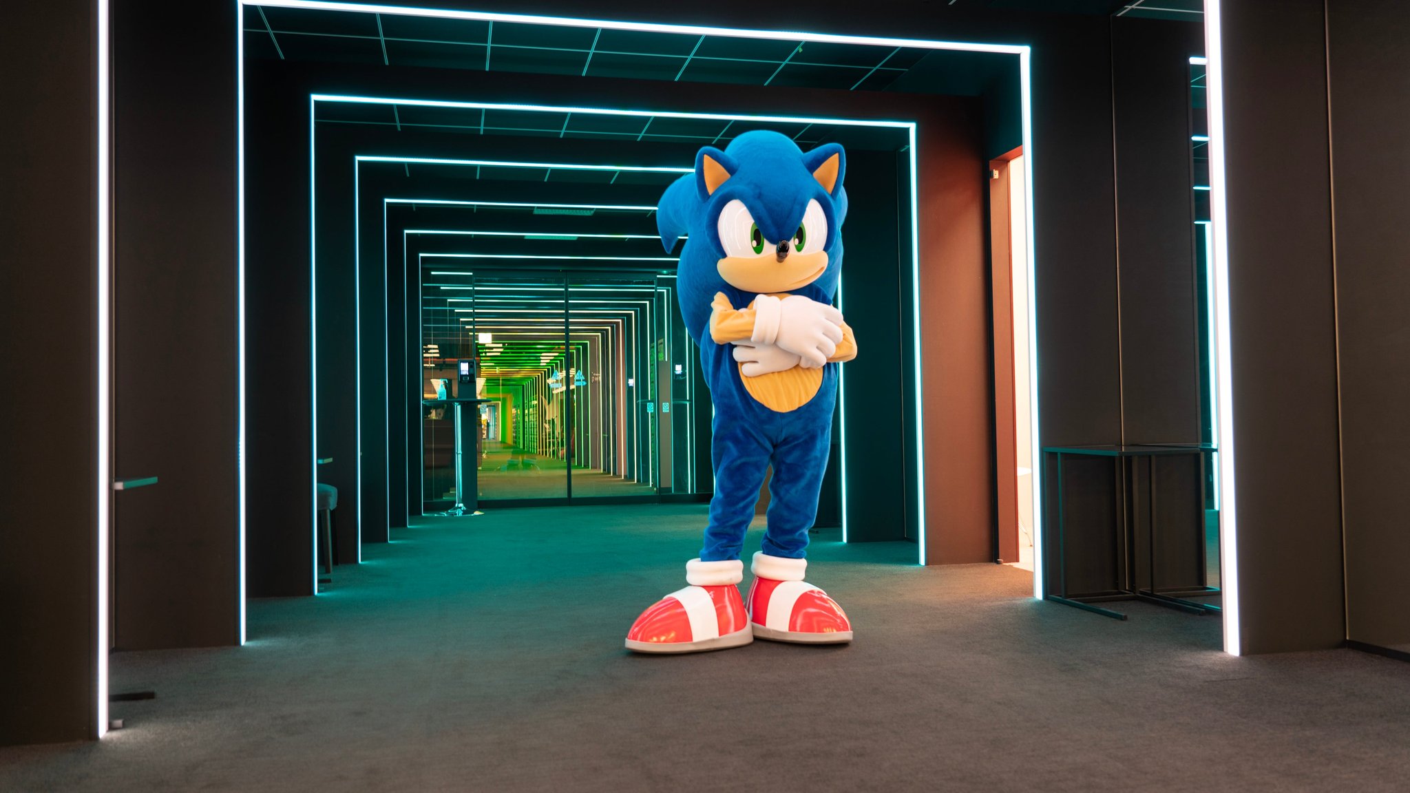 SEGA STORE OSAKAに登場するソニック