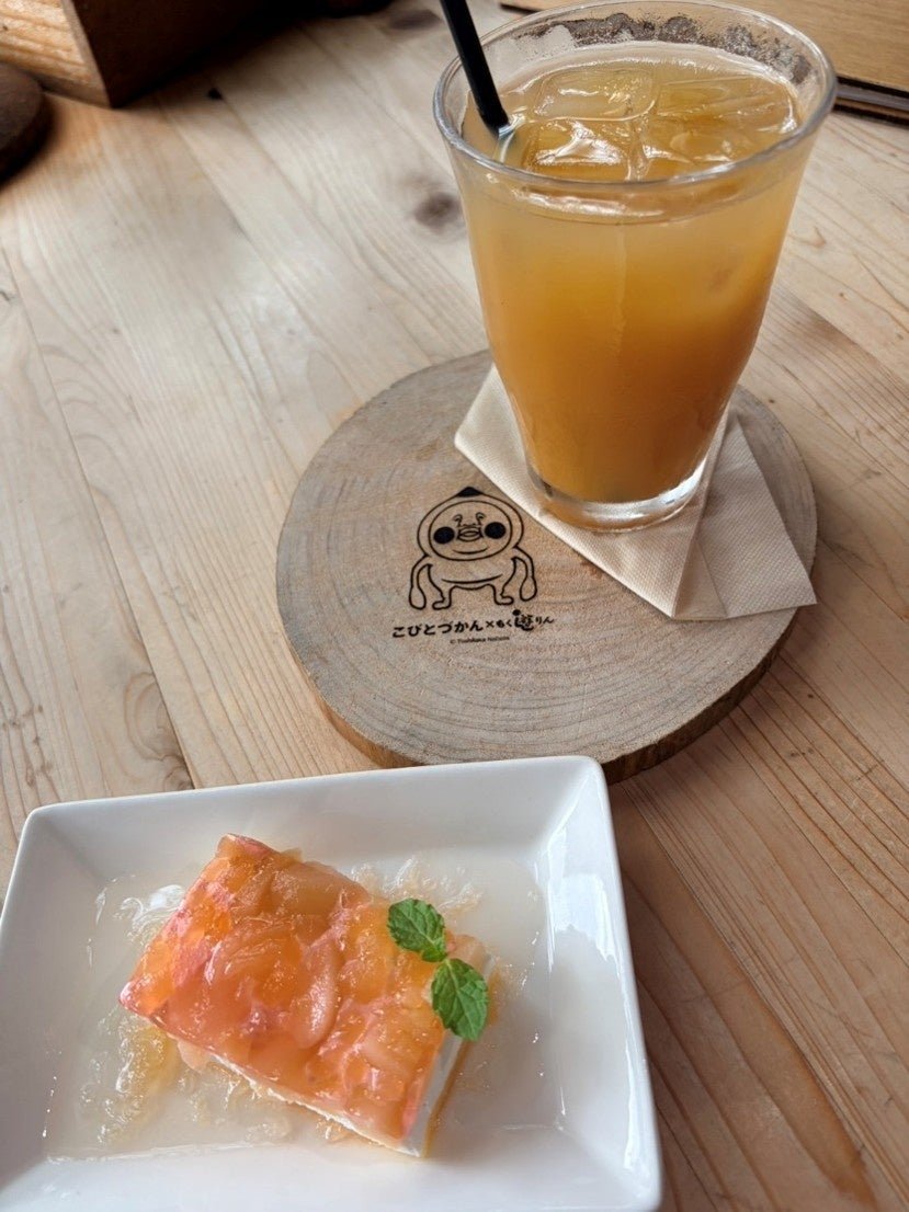 ももとりんごのカクレモモジリケーキととろーりももジュースセット