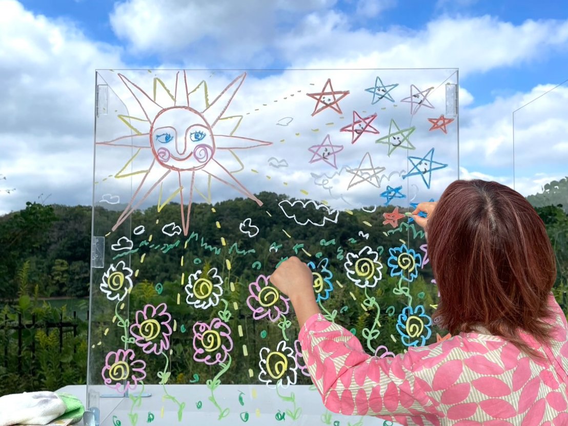 アクリルお絵描き アクリル板への制作の様子