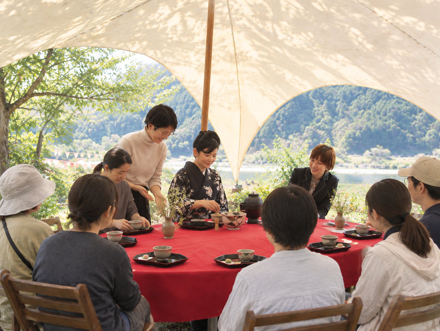 インクルーシブなお茶会体験 野点の様子