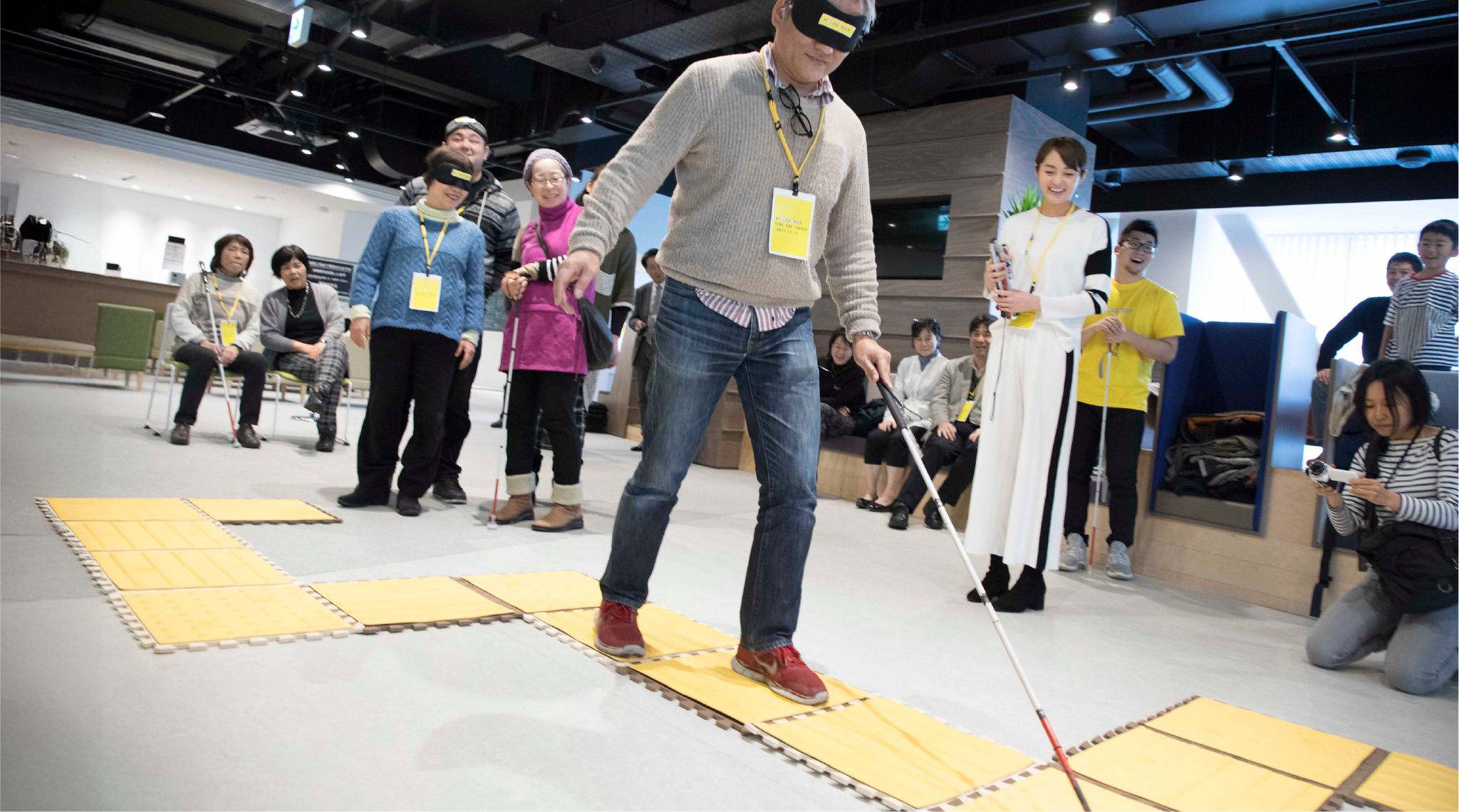 コツコツ!点字ブロックリレー 目隠しでの体験