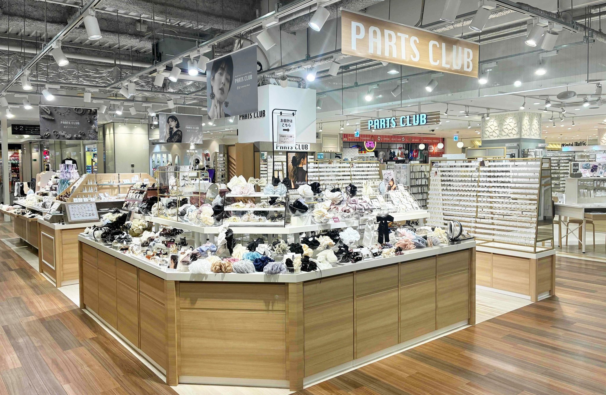 パーツクラブ アミュプラザ長崎店の売場全景