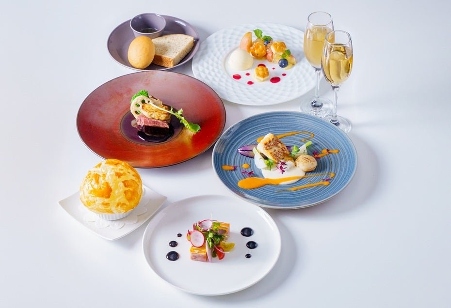 ロッテシティホテル錦糸町ランチコース「シャルルーズ」の料理5皿とシャンパングラス