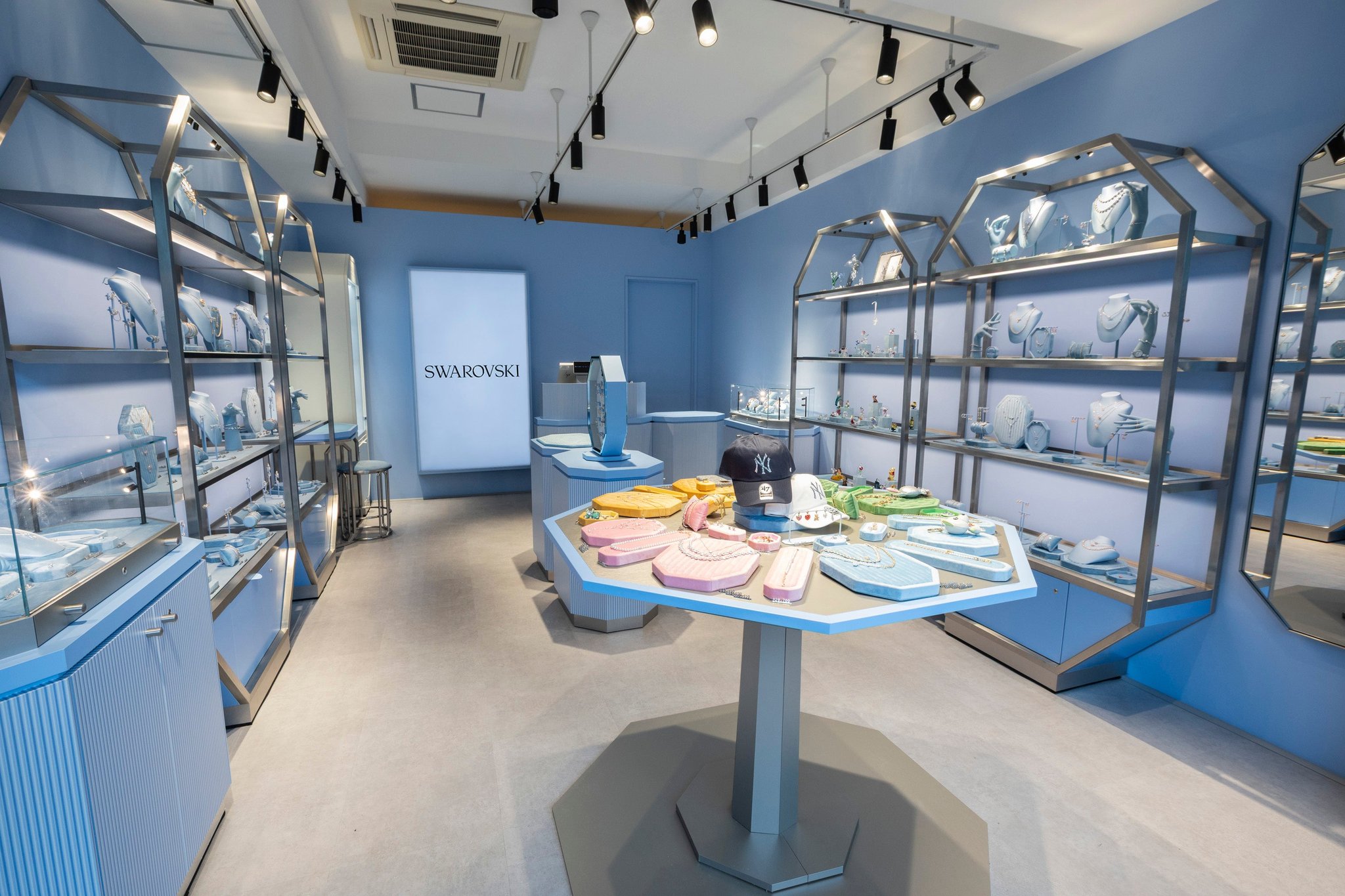 Swarovski 表参道ポップアップストア
