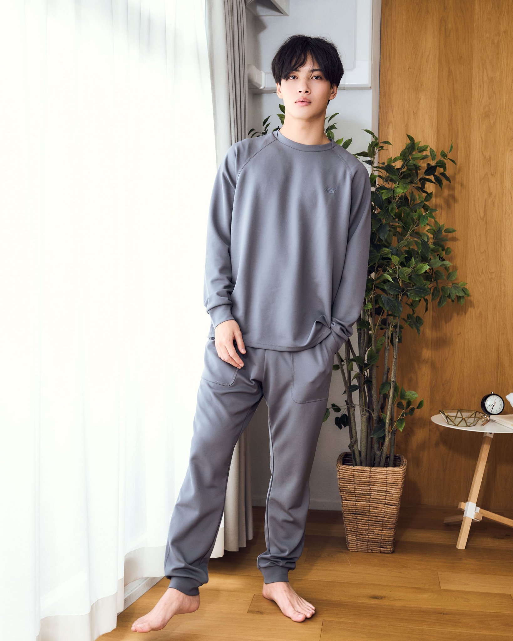 New Balance「リラックスウェア」グレー 着用イメージ