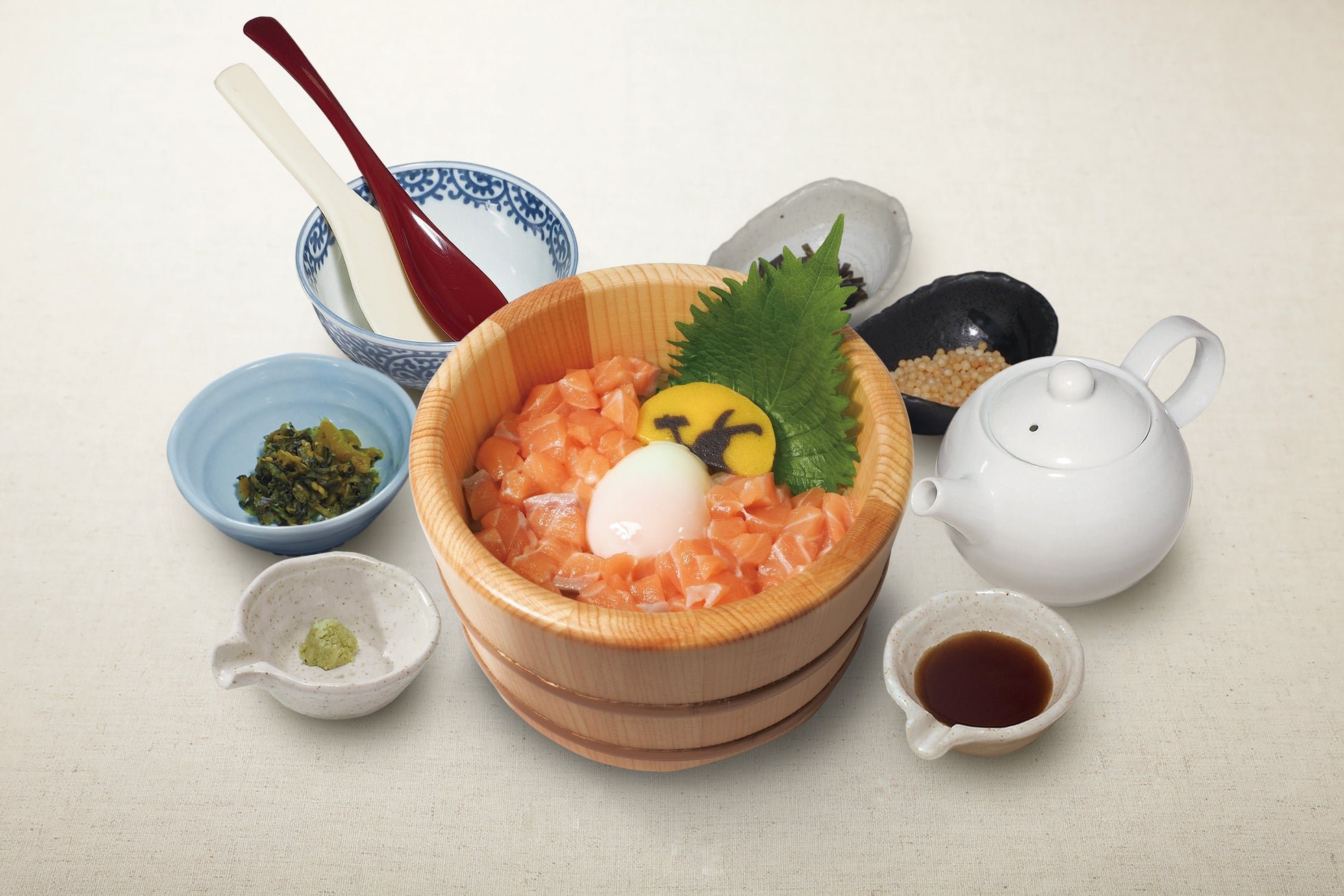 サーモン月見のおひつごはん