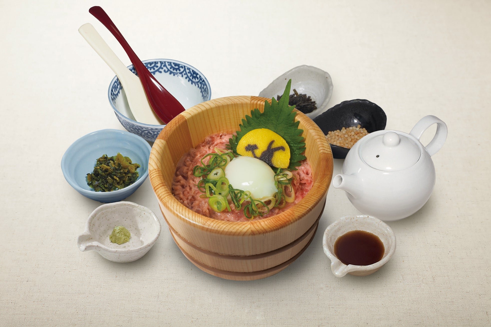 まぐろたたき月見のおひつごはん