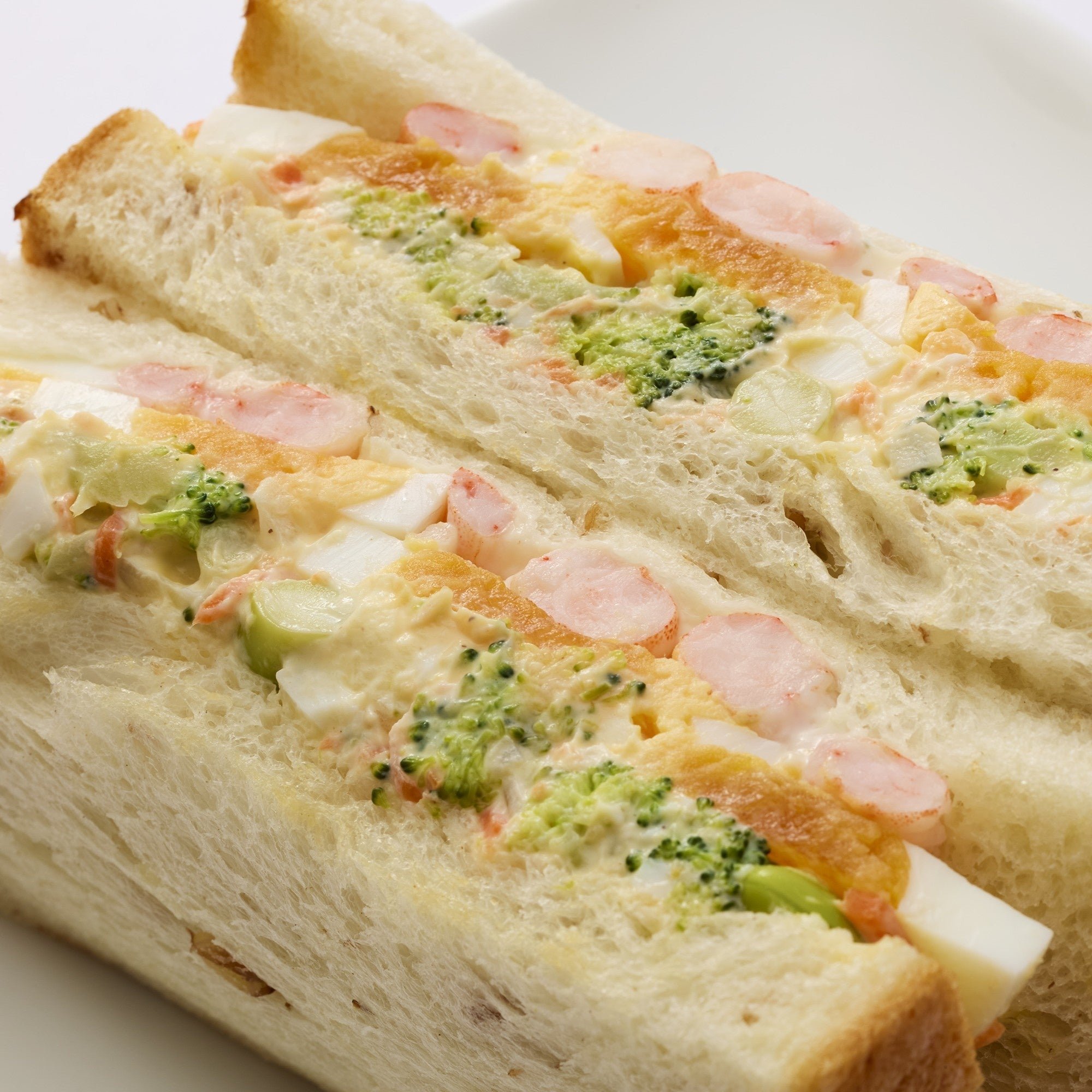 海老たまご＆ブロッコリーサラダ～ライ麦パン～の断面
