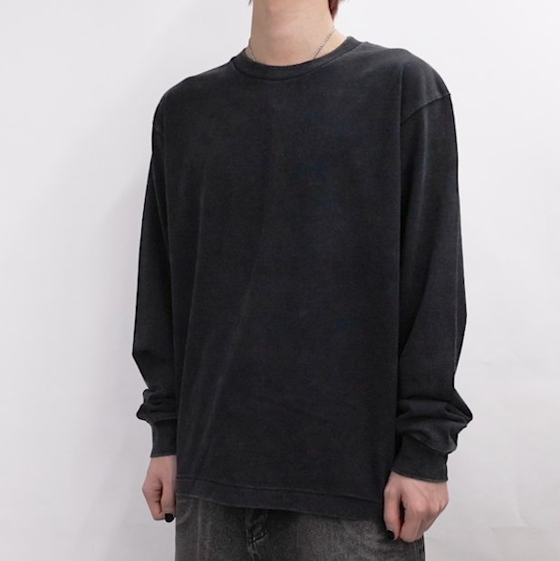 United Athle 6.2oz オープンエンド フェードウォッシュ 長袖Tシャツ（2.1インチリブ）男性着用画像（身長161cm、フェードブラック、Mサイズ）