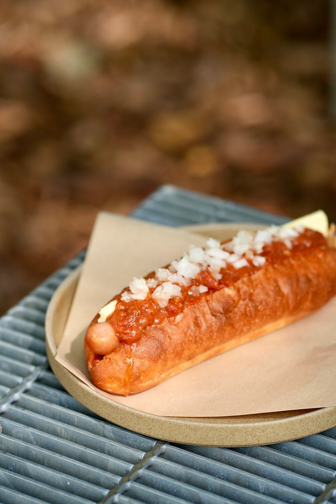 ◆ブラウンチーズとトマトのホットドック 1,000円（税込） / ブラウンチーズとトマトのホットドック