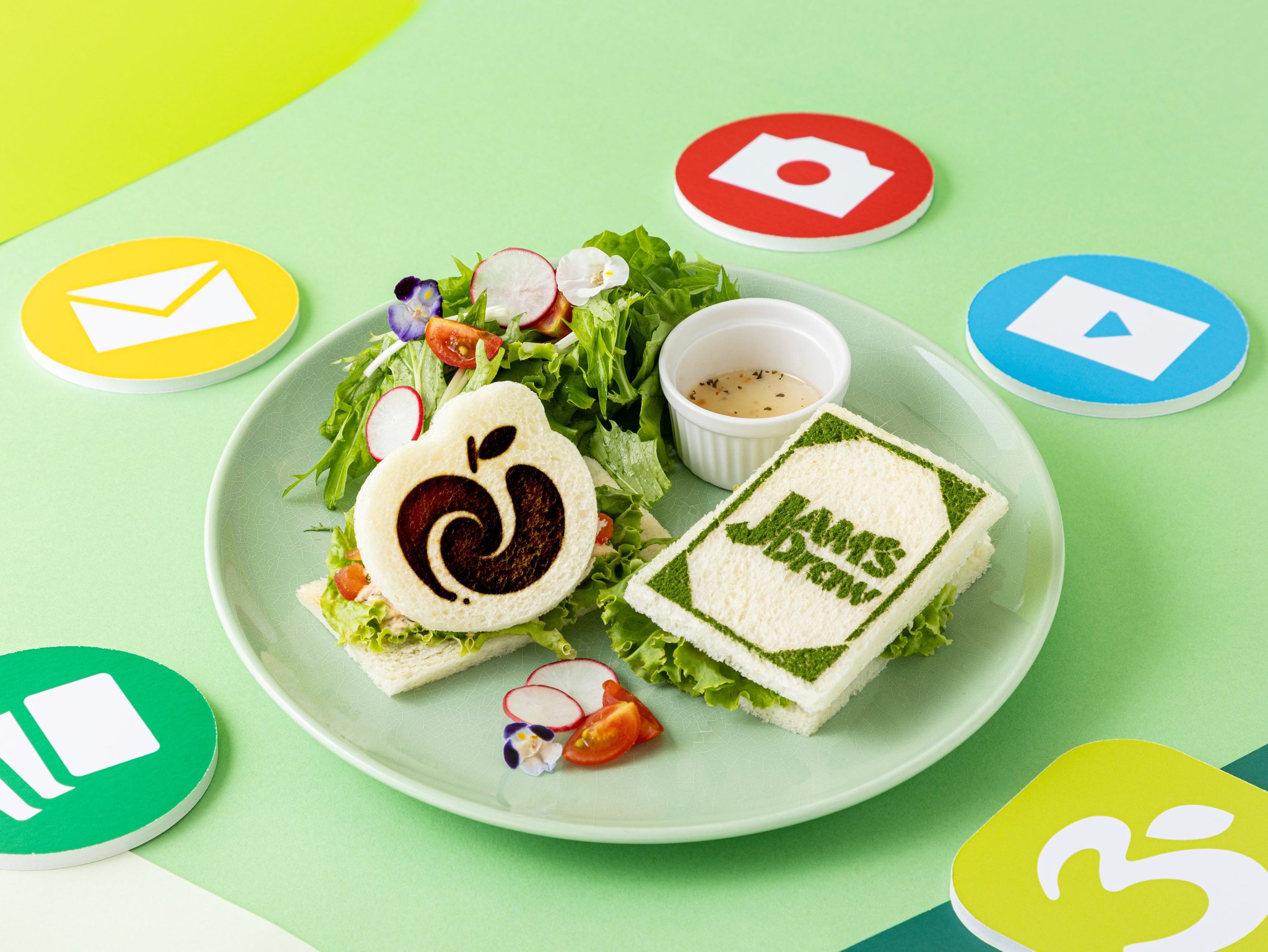 メメルとMGA Appの意匠を配したサンドイッチプレート