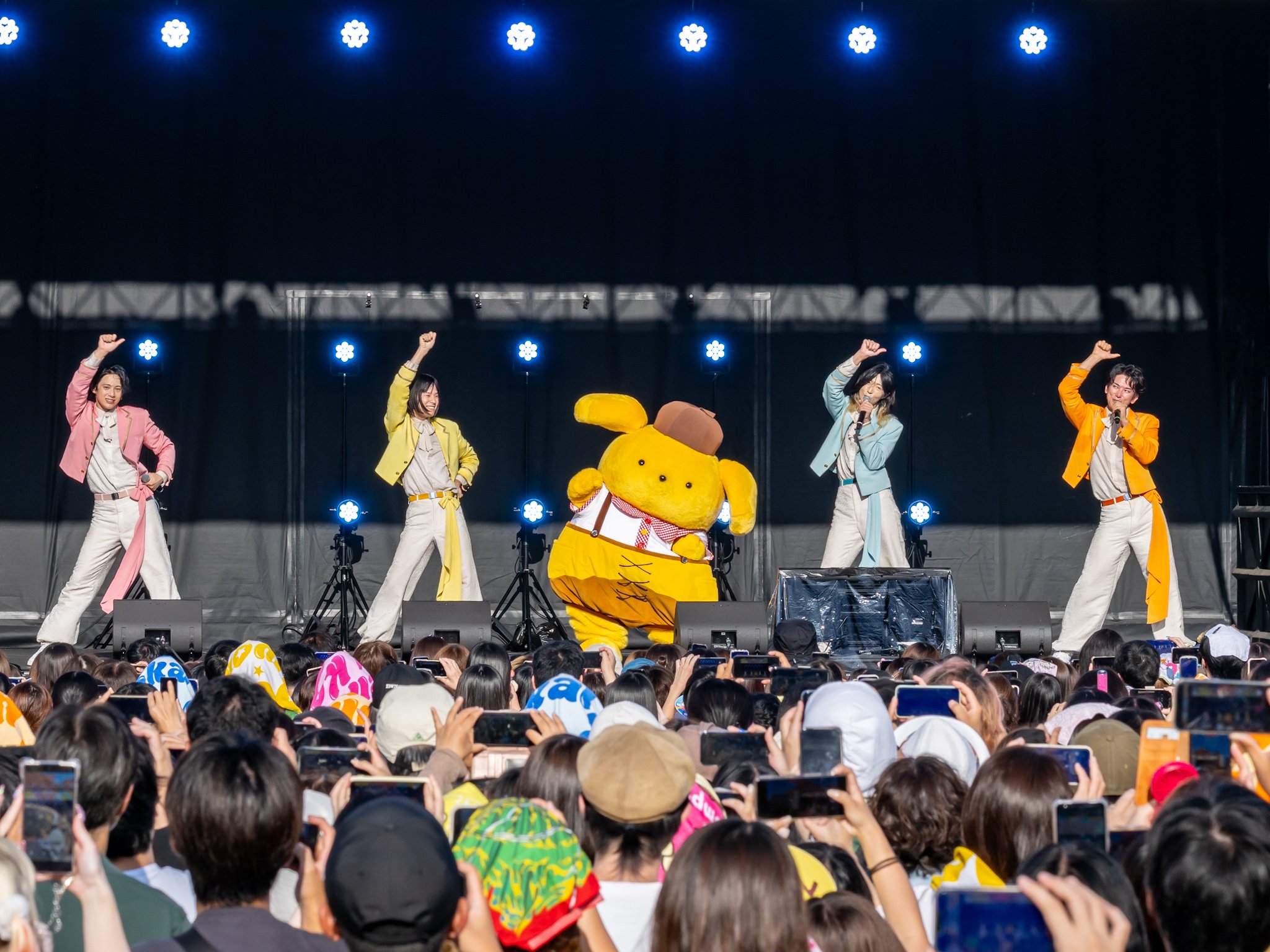 モナキと「ポムポムプリン」のコラボステージ