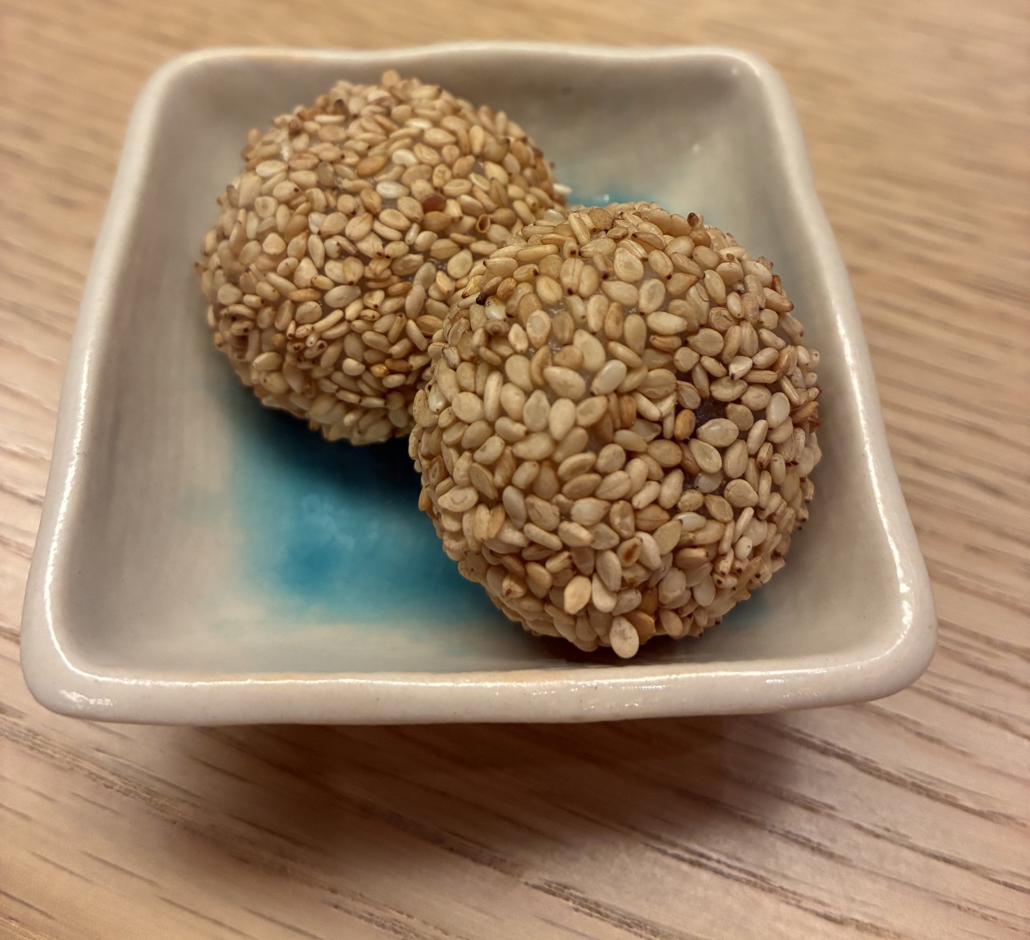 「ごまだんご・玉水晶」ごまだんご(★1210区 Salon Ginza こめ食堂)