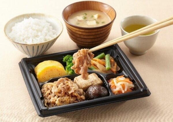宅配弁当（まごころシリーズ）の盛り付け例