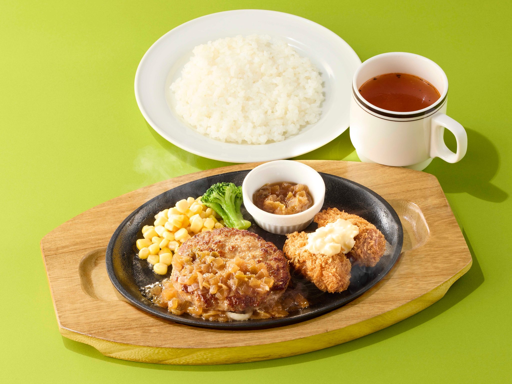 ハンバーグ&牡蠣フライランチの鉄板盛り