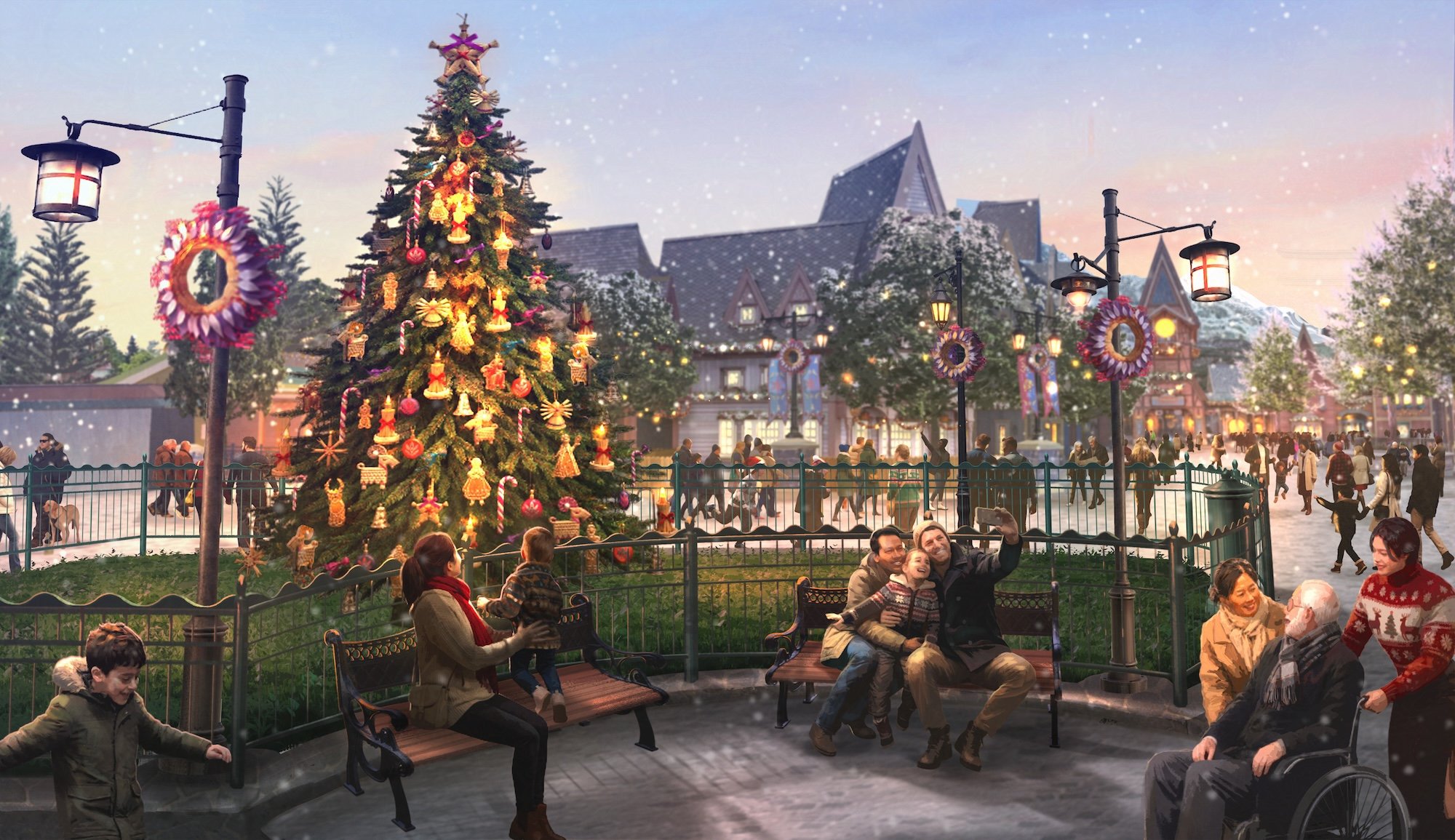 クリスマスツリー前で記念撮影する家族連れ