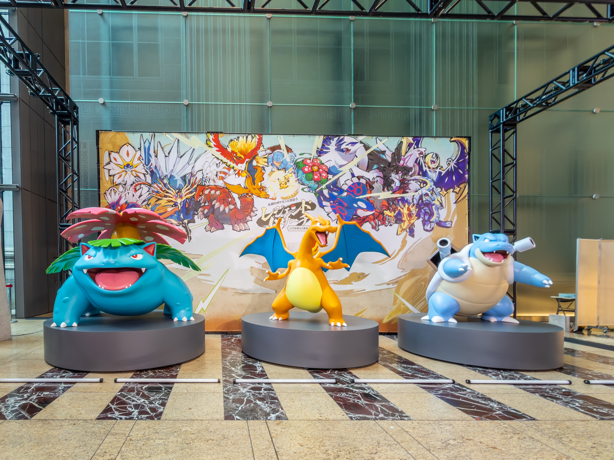 伝説のポケモンたちの立像アンベール
