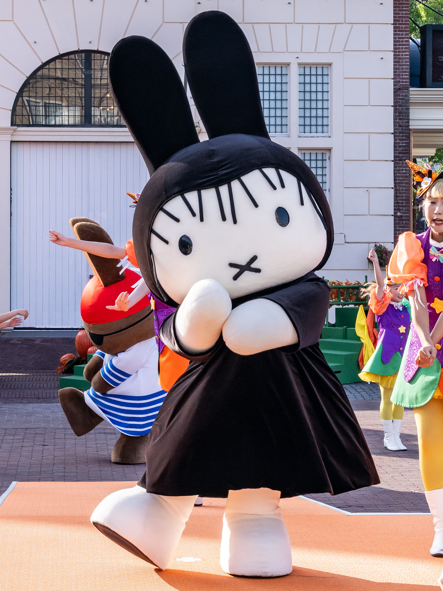 魔女姿の「ミッフィー」