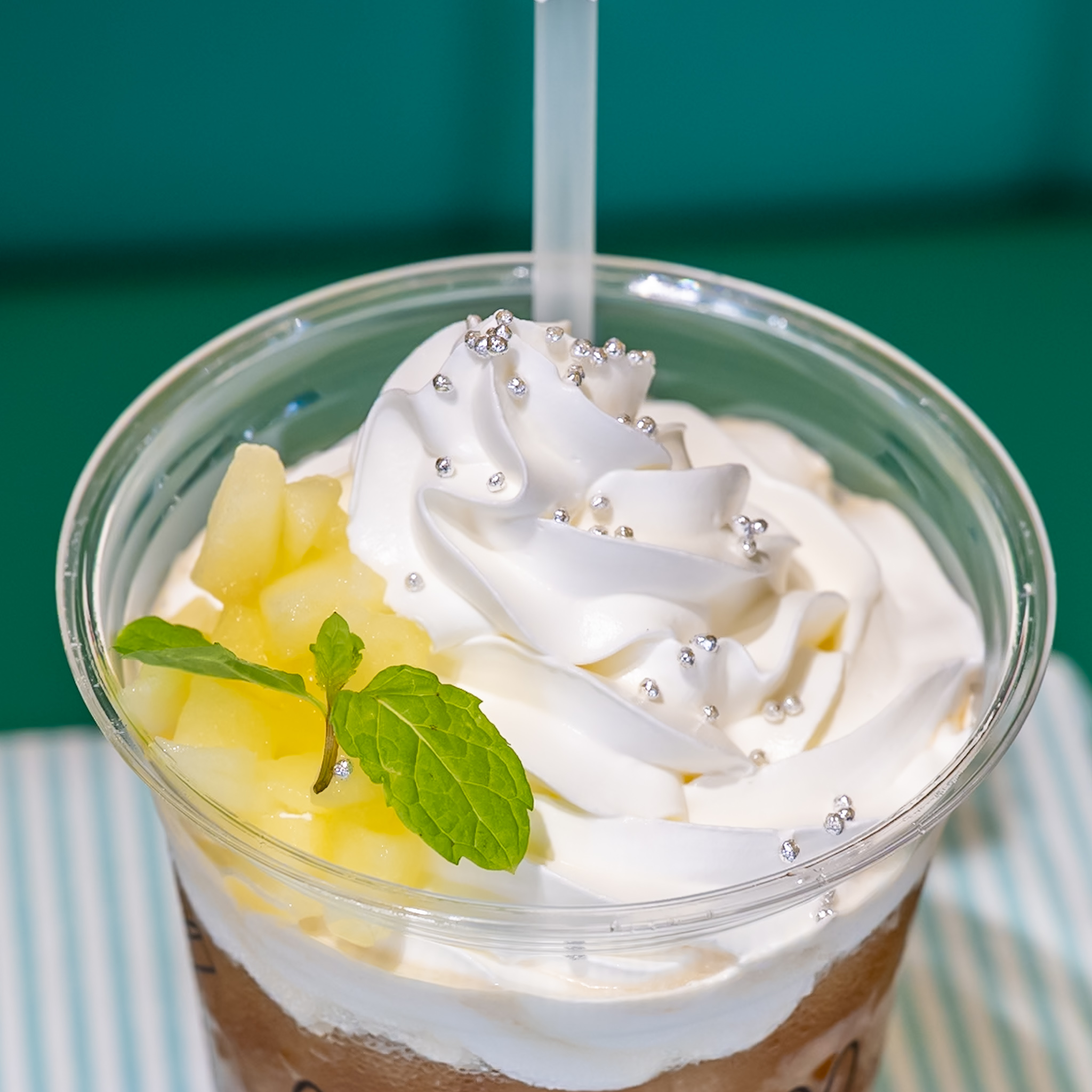 りんごのコンポートとホイップクリーム